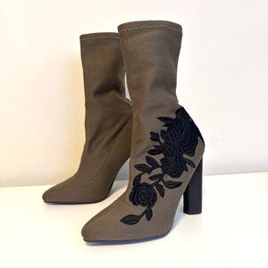 Knit Stretch Sock Ankle Boots Booties Olive Green Grey Embroider Roses Size 6.5